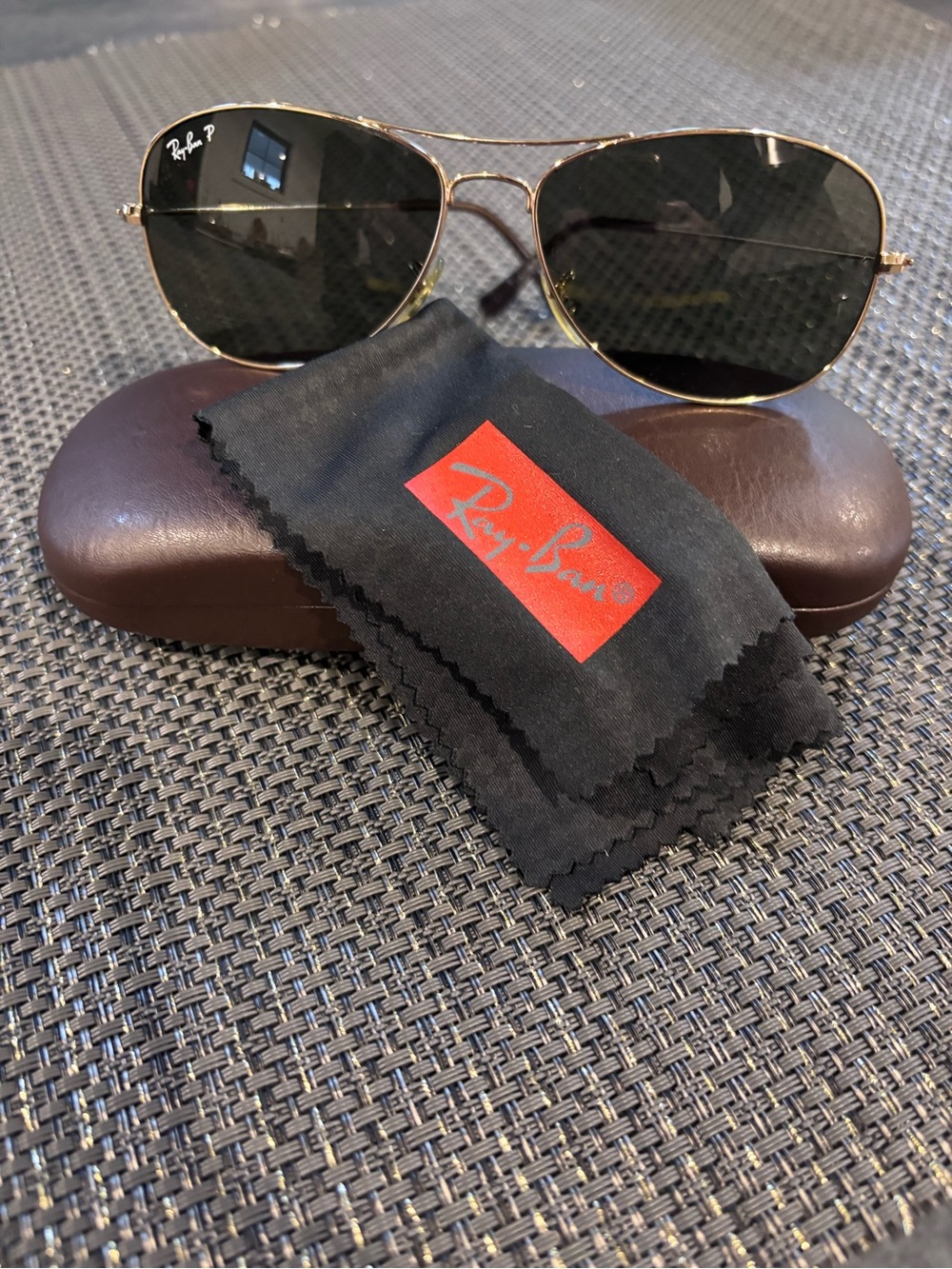 Ray-Ban Men’s Gold Frame Aviator Sunglasses with Black Lenses and Polarization